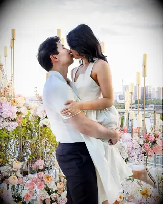 Simu Liu est fiancé, et l'anneau de sa fiancée possède deux des principales tendances de 2025