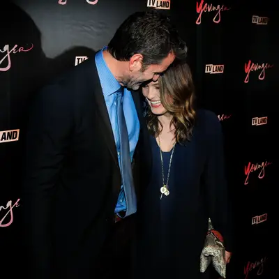 Mariska Hargitay and Peter Hermann hugging on red carpet