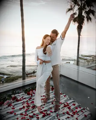 Abigail Heringer and Noah Erb engagement photo