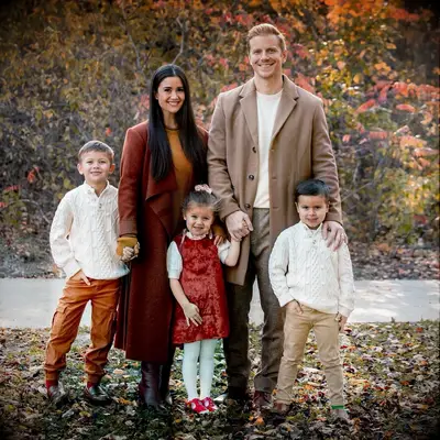 Sean Lowe and Catherine Giudici with their kids