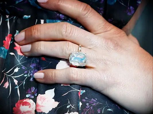 Jennifer Aniston engagement ring. 