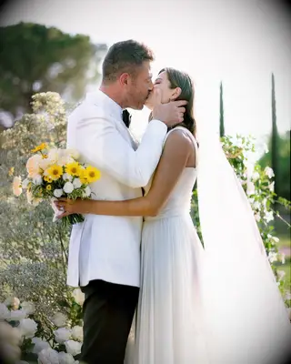 Jesse Palmer and wife Emely Fardo wedding photo