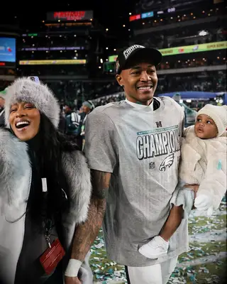DeVonta Smith and Mya Danielle celebrate NFC Championship with child