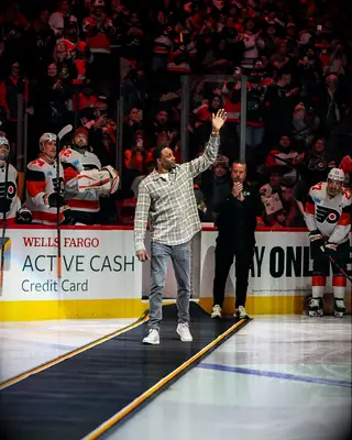 Hockey star Wayne Simmonds making appearance at Philadelphia Flyers game