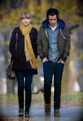 Taylor Swift and Harry Styles walking in park together in 2012