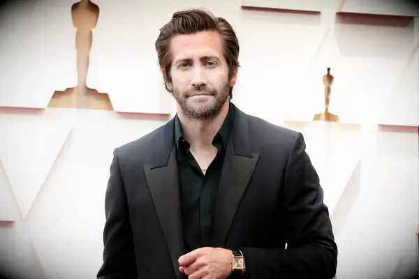 Jake Gyllenhaal on Oscars red carpet