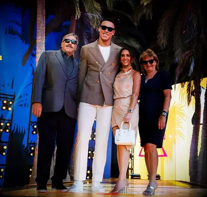 Aaron Judge and wife with family