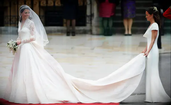 Pippa Middleton holds Kate