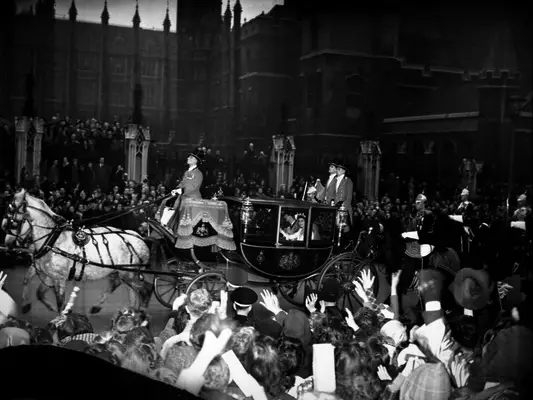 Queen Elizabeth wedding picture in carriage ride through London on wedding day