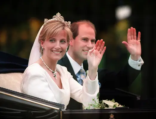 Bride wears the Anthemion tiara. 