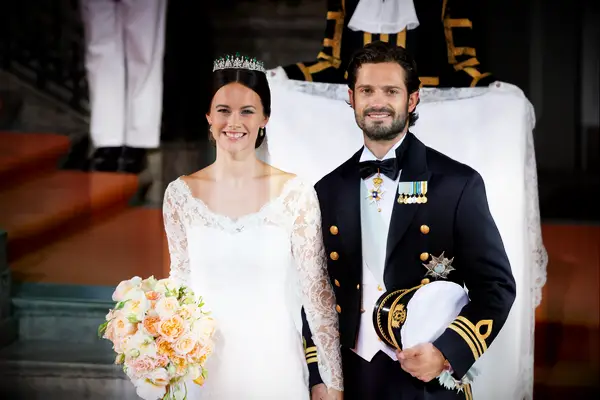 Bride wears a beautiful sparkling tiara on her wedding day. 