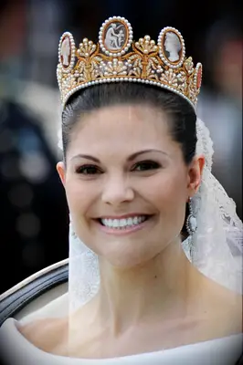 Beautiful tiara with gold and pearl embellishments. 