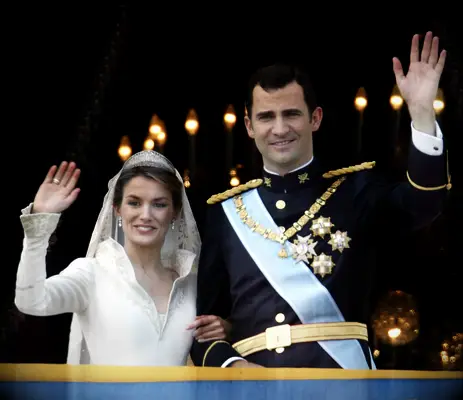 Bride wears a beautiful tiara on her wedding day. 