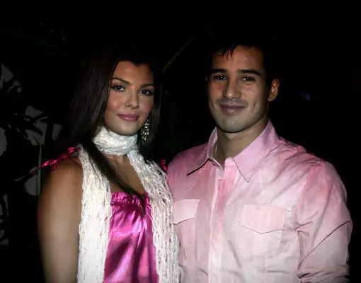 Mario Lopez and Ali Landry