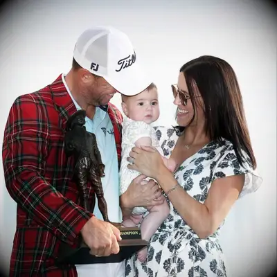 Justin Thomas and wife Jillian Wisniewski with their child