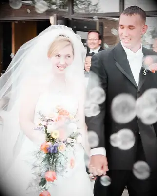 Rebecca Yarros and husband on wedding day