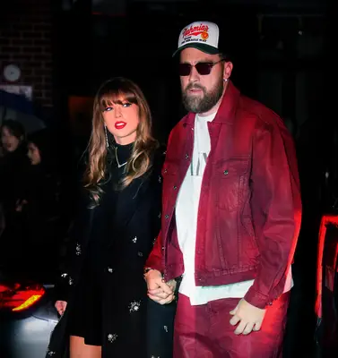 Taylor Swift and Travis Kelce holding hands in New York City