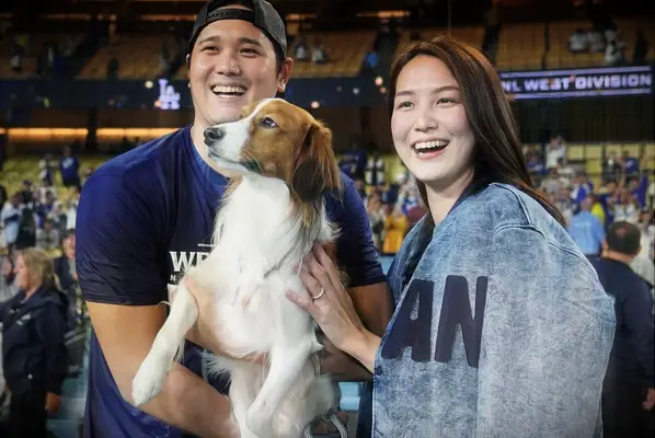 Shohei Ohtani with his wife Mamiko Tanaka and their dog, Decoy