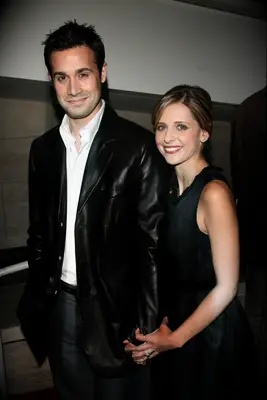 Freddie Prinze Jr. and Sarah Michelle Gellar, most iconic couples of all time. 