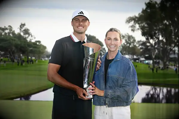 Ludvig Åberg and Olivia Peet holding trophy