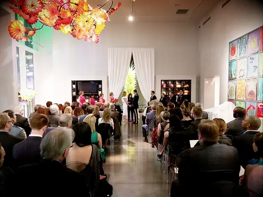 Consultez le mariage moderne de Las Vegas de la correspondante CNN Brianna Keilar