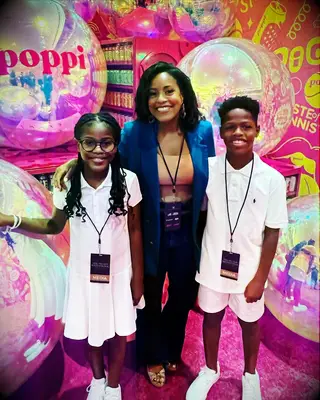 Sheinelle Jones cheers on her twins at the US Open