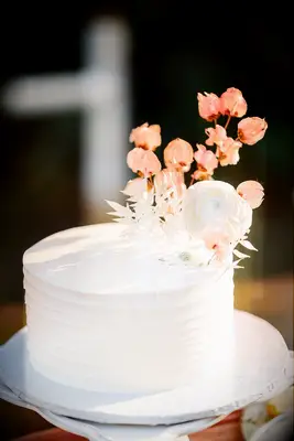 White engagement cake with flowers