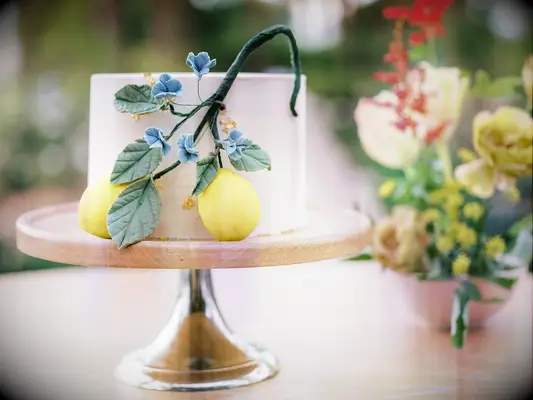 Engagement cake with lemon decoration