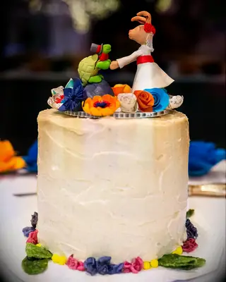 Engagement cake with turtle and hare cake topper