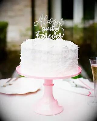 Idées de gâteaux d'engagement qui feront fondre votre cœur