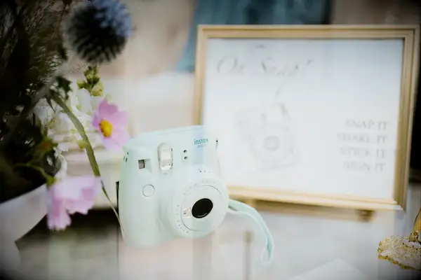 Instant Camera