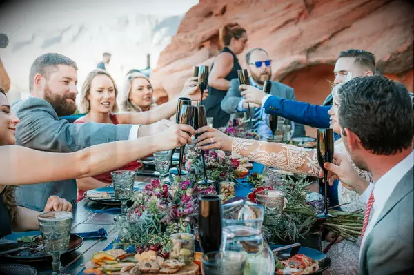 Hvordan man planlægger bruser af et episk par, som alle vil elske