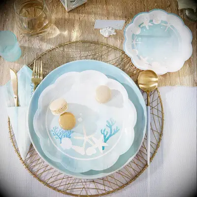 Beach-themed paper plates for your summer bach party