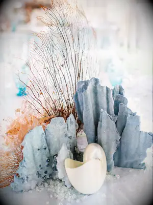 A mermaid-inspired centerpiece.