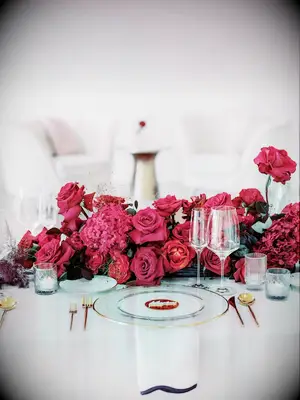 A lovely rose and hydrangea centerpiece.