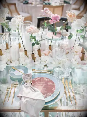 Lovely single-rose table centerpieces.
