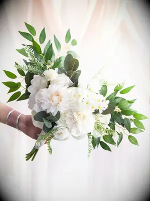 Pass the bouquet bridal shower game