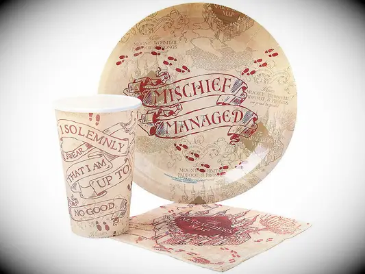 Mischief Managed plate, cup and napkin with red details