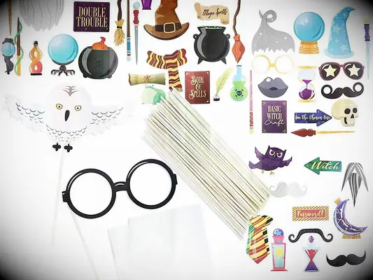 HP photo props like Hedwig, HP glasses, sorting hat and wizard hats