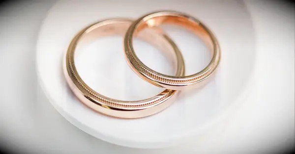 use wedding jewelry in your wedding for a personalized touch