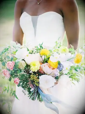 yellow wedding bouquet