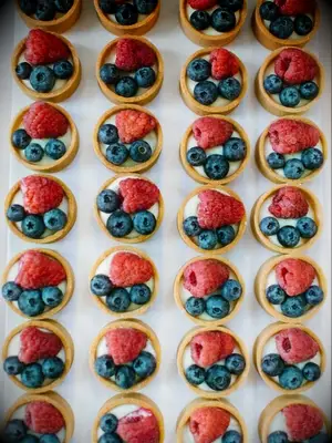 mini fresh berry tarts