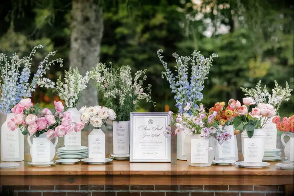 Flower Bar Seating Chart Display Table With Vases, Pastel Flower, and Unique Escort Display