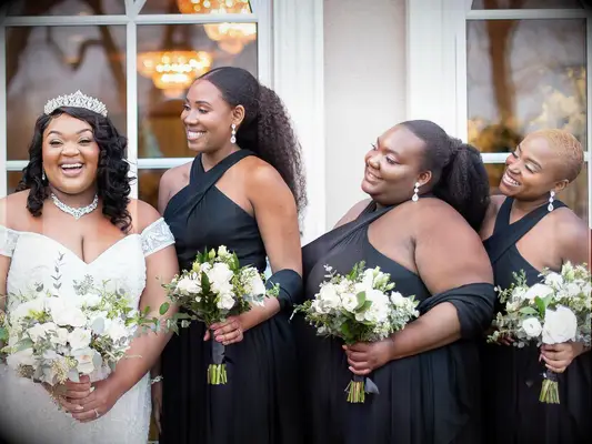 43 Updos de demoiselle d'honneur qui auront l'air incroyables sur les photos