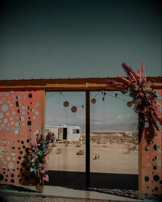 Comment planifier un mariage amusant (et sûr), selon les experts