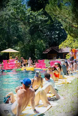 2025 wedding trend welcome party pool napa