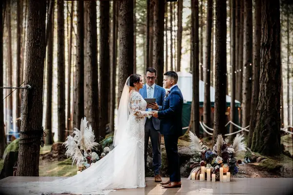 Des moyens réfléchis de planifier un mariage durable avec une orientation écologique