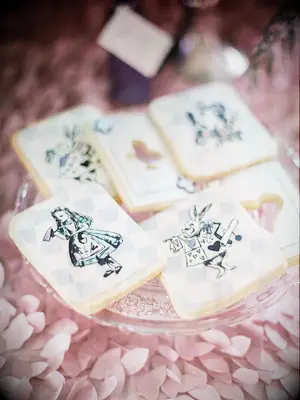 alice in wonderland wedding ideas custom cookies