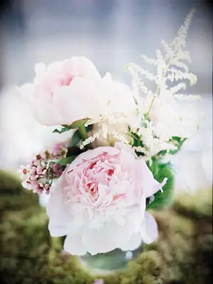 alice in wonderland wedding ideas flower arrangements