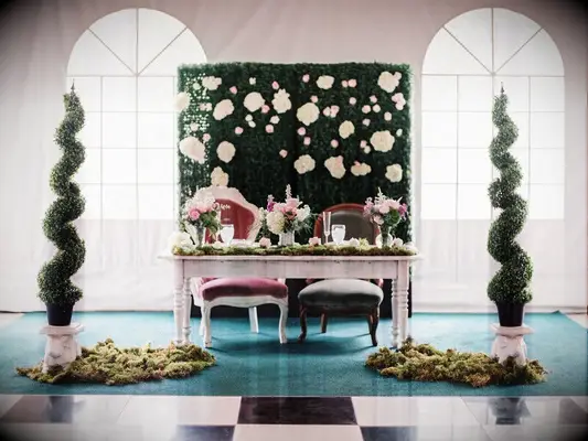 alice in wonderland wedding ideas whimsical sweetheart table